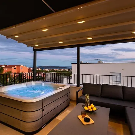Penthouse Petar Kaštel Stari