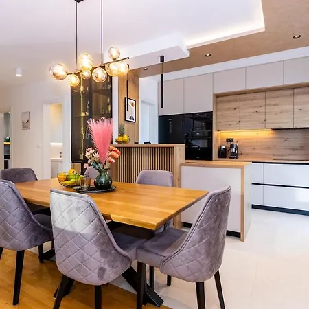 Penthouse Petar شقة