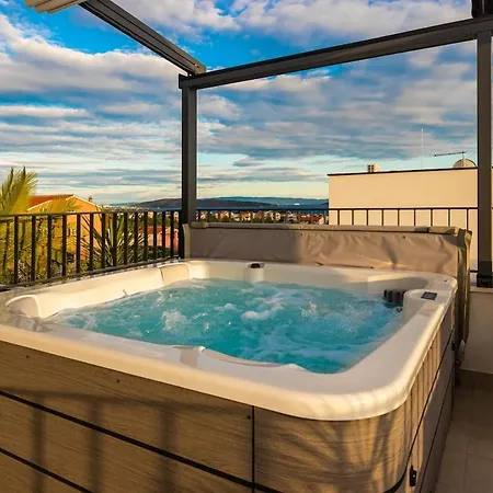 Penthouse Petar Kaštel Stari